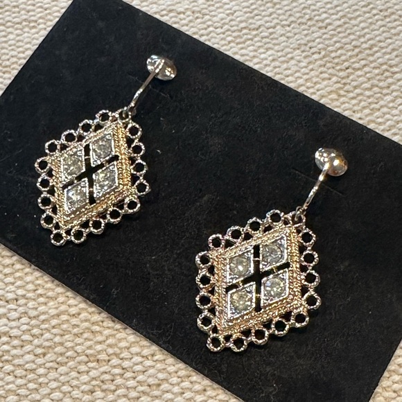 Vintage Sarah Coventry Rhinestone Clip Earrings Gold Rhinestone Party Dangle - Picture 4 of 12